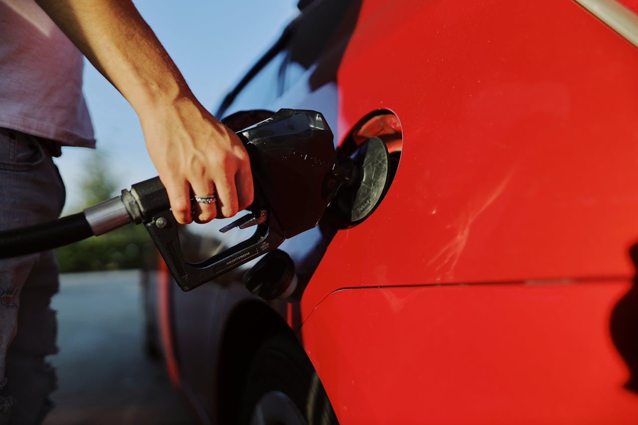 Analysis of RAC Fuel Watch data has shown that a litre of unleaded petrol now averages 131.91p.
