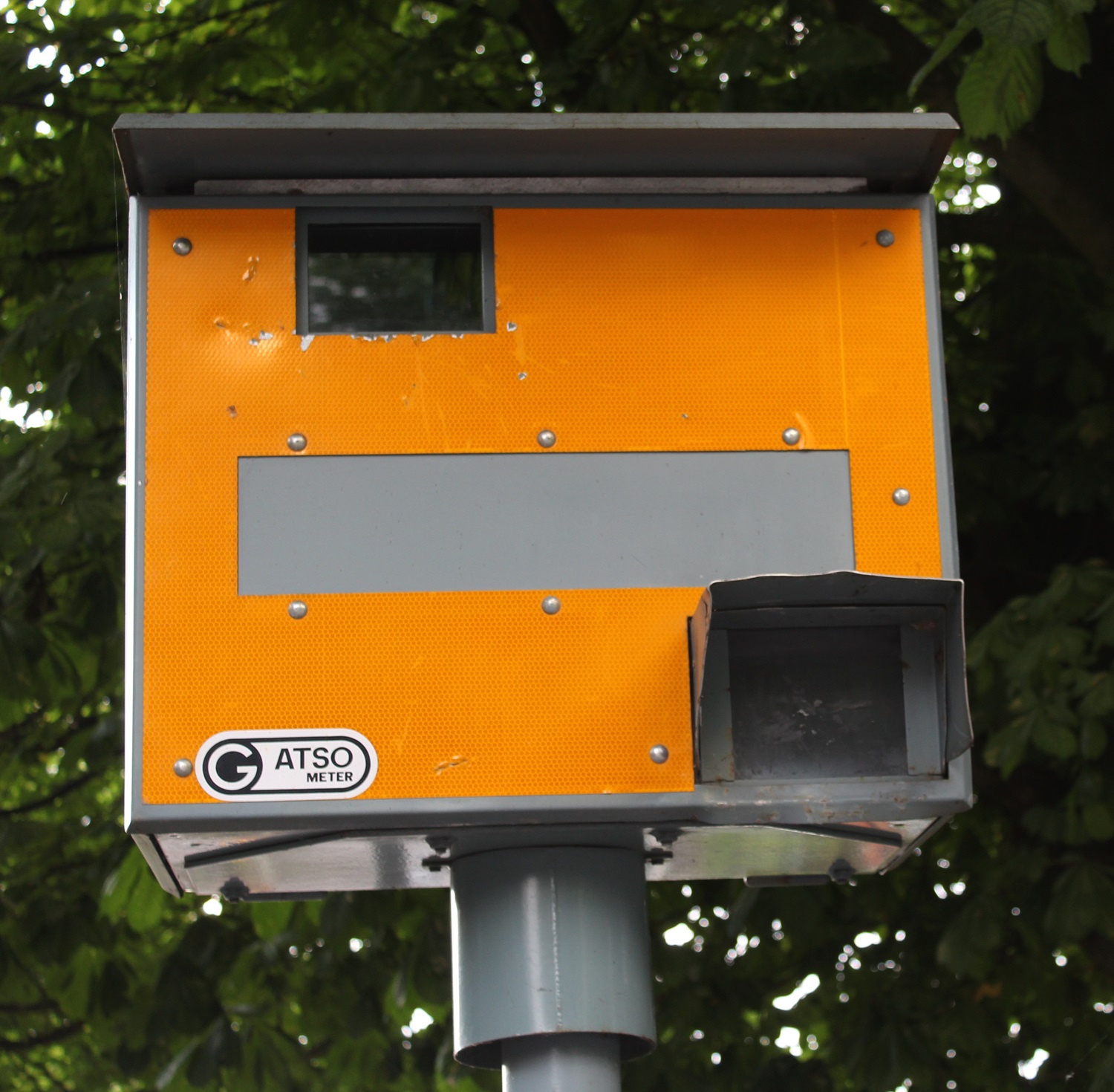 Image of an old-style speed camera in the UK